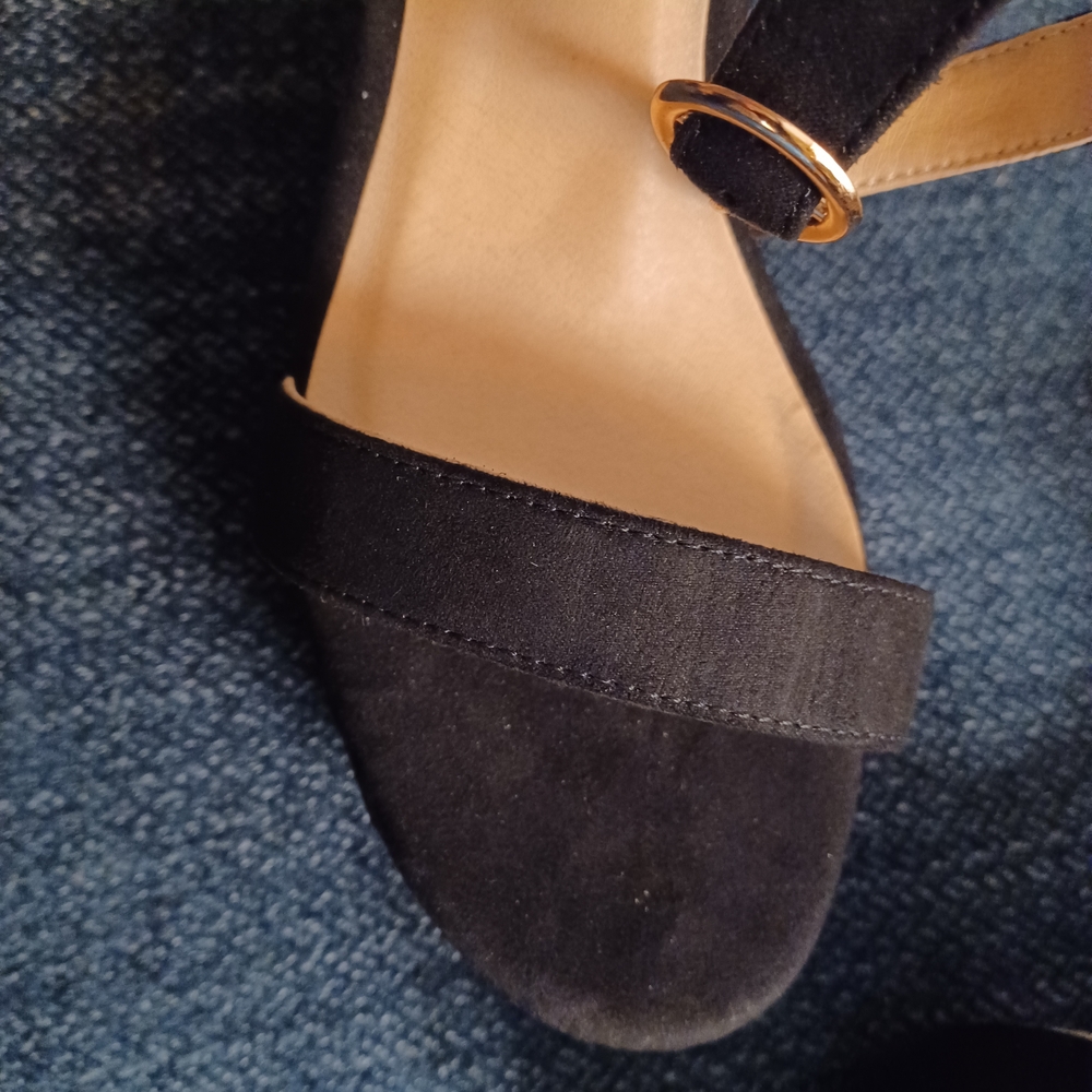 Rouge! Elegant Black Microsuede Wedges - Picture 2 of 4